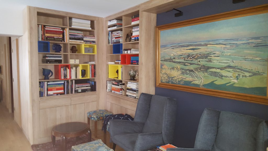 Bibliothèque sur mesure en bois réalisée à Nancy