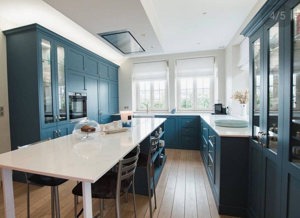 Cuisine avec mobilier sur mesure laqué Menuiserie Thincelin