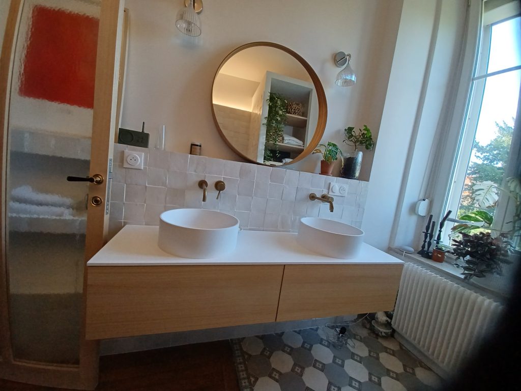 Meuble de salle de bain suspendu sur mesure