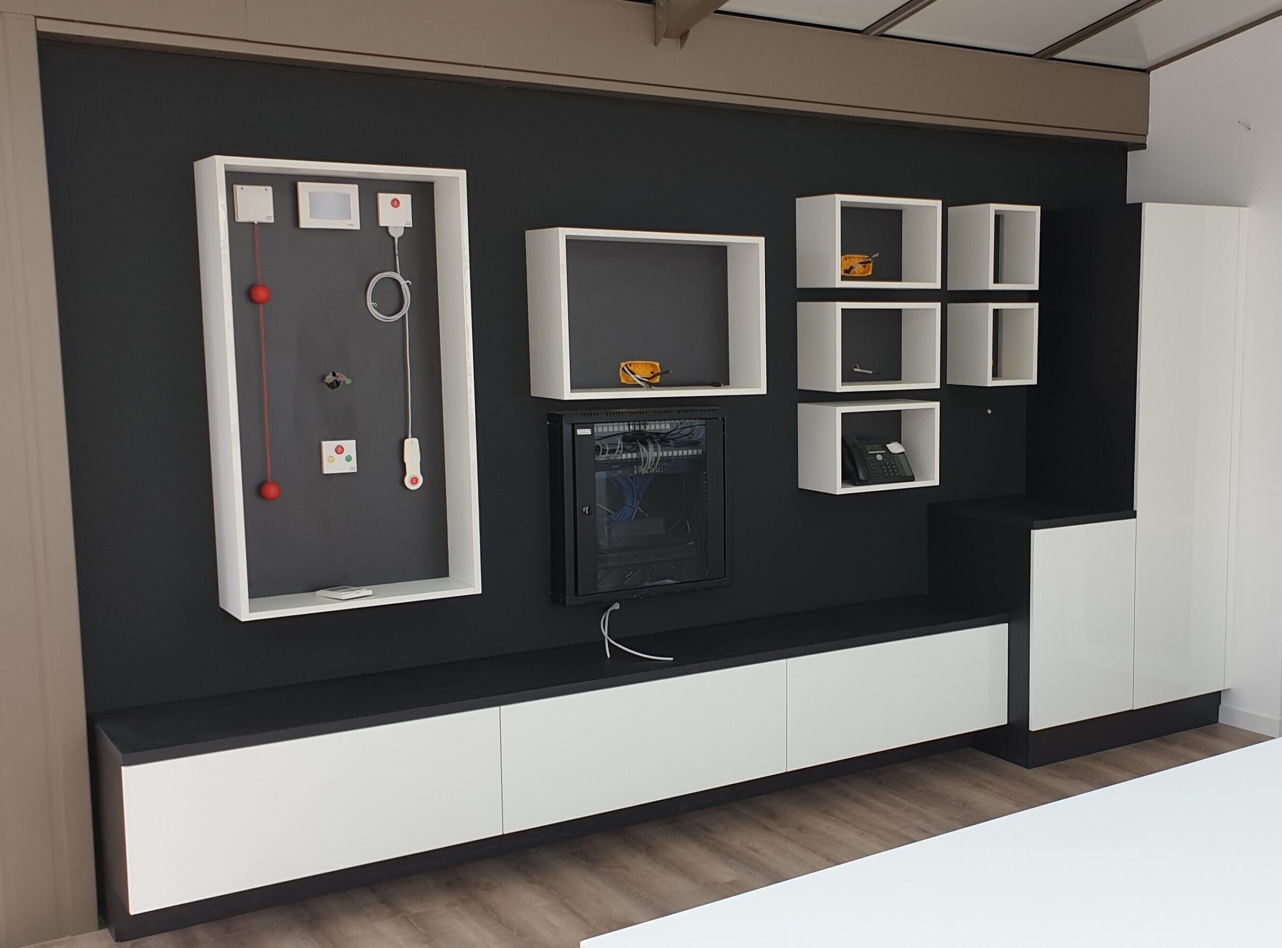 Rangements sur mesure pour espace professionnel, showroom