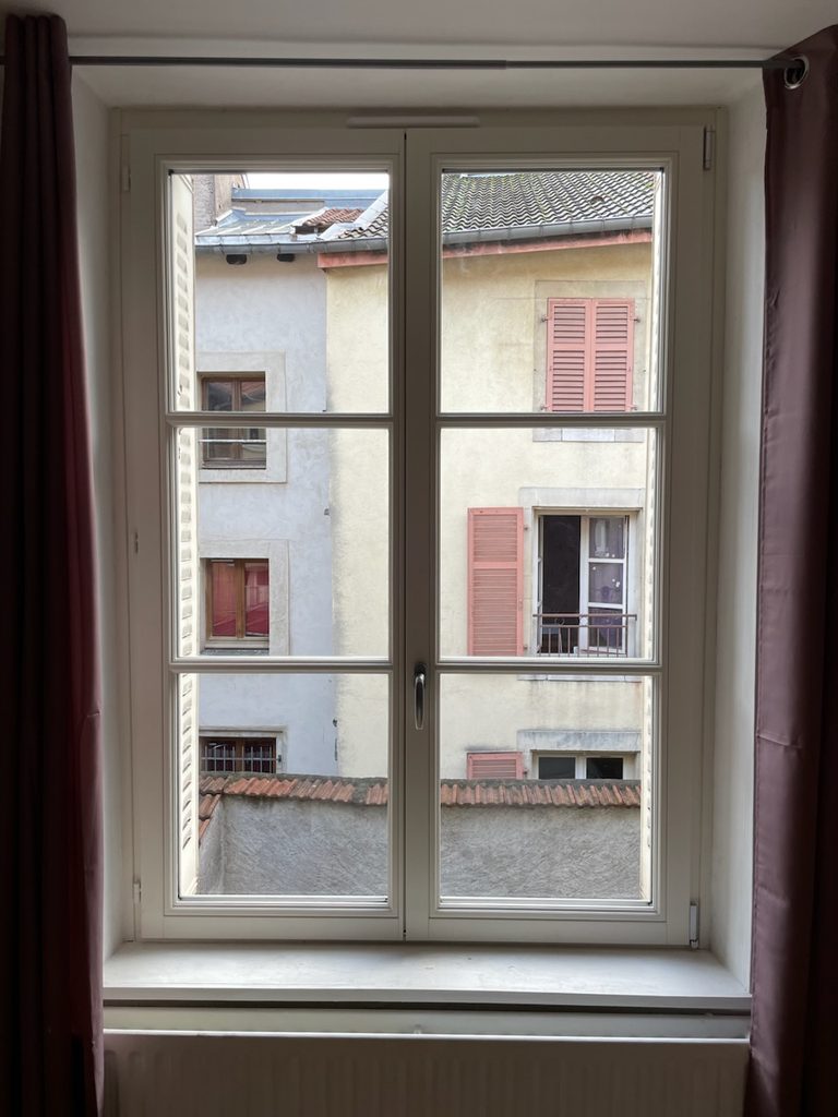 Fenêtre à deux vantaux posée chez un particulier